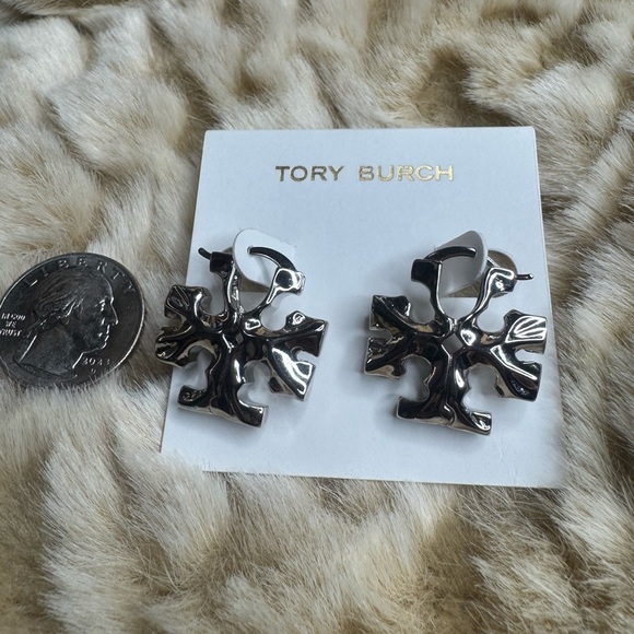 Auth NEW Tory Burch PEWTER Roxanne HIDDEN Earring - Picture 3 of 6